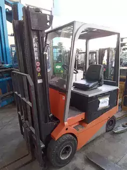 Eléctrico - 4 rodas 2002  Carer C 25 (1)