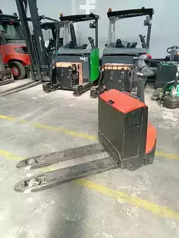 Electric Pallet Trucks 2016  BT LWE 180 (1)