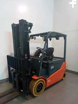 Eléctrica de 4 ruedas 2017  Toyota 8FBMT35 (1)