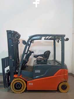 Eléctrica de 4 ruedas 2017  Toyota 8FBMT35 (3)