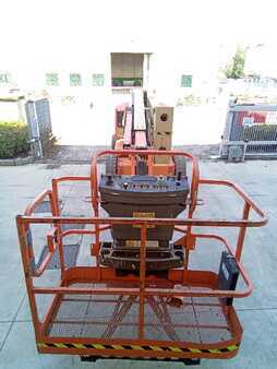 Ostatní 2013  JLG E 450 AJ (2)