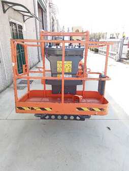 Ostatní 2013  JLG E400AN (2)