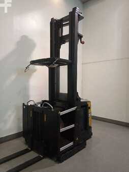 Recogepedido vertical 2011  CAT Lift Trucks N0H10N (1)