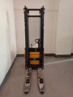 Pallet Stackers 2008  OM CL 10,50 (2)