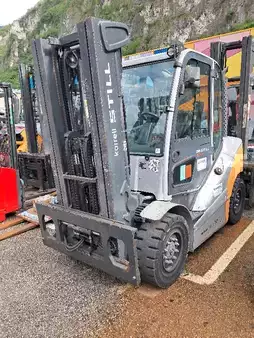 Diesel heftrucks 2018  Still RX 70-40 (1)