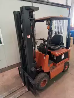 Elektro 4 Rad 2004  Nissan P01L18U (1)