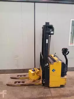 Pallet Stackers - OM CN 16 (1)