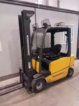 Carrelli elettrici 4 ruote 2006  Jungheinrich EFG 320 (1)