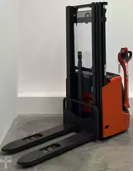 Hochhubwagen 2022  Linde L12i (2)