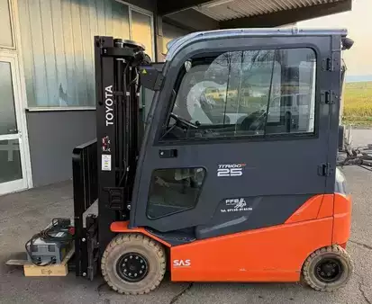 Eléctrica de 4 ruedas 2020  Toyota 8FBMT25 (1)