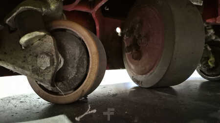 Niederhubwagen 2011  Linde T  20 (7)