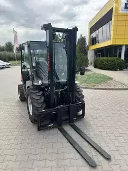 Carrelli fuoristrada 4x4 2025  Manitou MC25-4 (2)