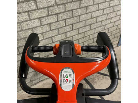 Porta-paletes manual 2014  Linde T20AP (6)