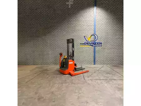 Apilador eléctrico 2013 Linde L12AS (1)