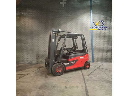 Elektrisk- 4 hjul 2011 Linde E25L-01 (1)