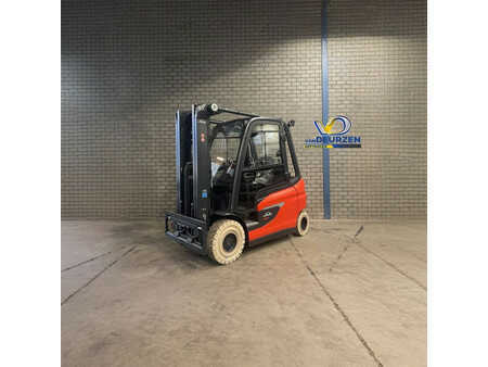 Elektromos 4 kerekű 2023 Linde E25L (1)