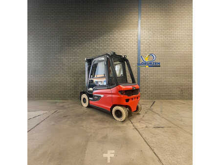 Elektromos 4 kerekű 2023 Linde E25L (2)