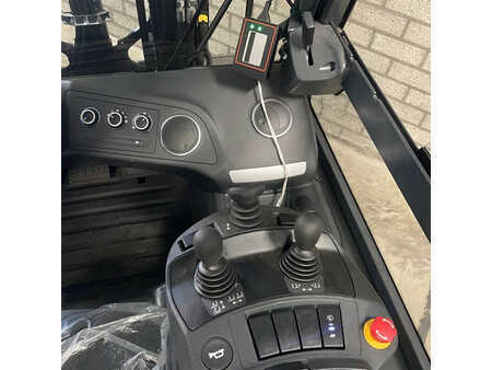 Elektromos 4 kerekű 2023  Linde E25L (7)