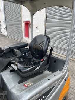 Elektryczne 4-kołowe 2015  Still RX 20-20 P (13)