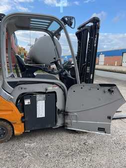 Elektryczne 4-kołowe 2015  Still RX 20-20 P (8)