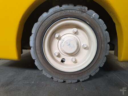 Chariots électriques à 4 roues 2015  Yale ERP 16 VT (10)