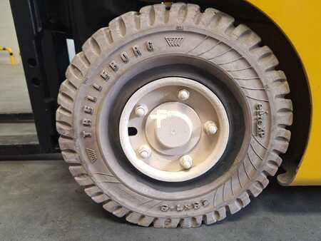 Chariots électriques à 4 roues 2015  Yale ERP 16 VT (9)