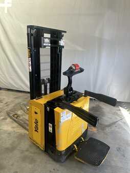Pallet Stackers 2014  Yale ms15x (7)