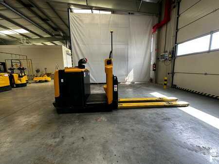 Plocktruckar horizontal 2014  Yale MO25 (1)