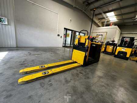 Horizontal Order Pickers 2014  Yale MO25 (4)