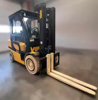 Carrelli elevatori GPL 2021  Yale GLP30VX (1)