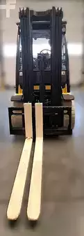 Carrelli elevatori GPL 2021  Yale GLP30VX (3)