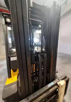 Carrelli elevatori GPL 2007  Yale GLP30VX (13)