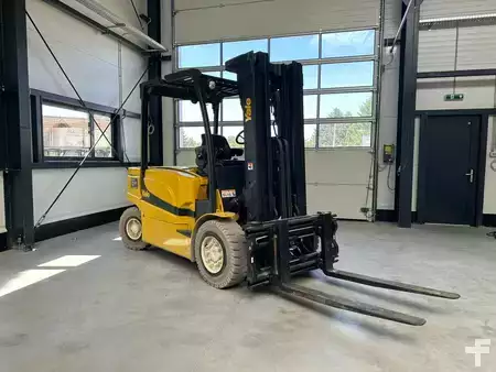 Electric - 4 wheels 2018  Yale ERP40VM E2370 (1)
