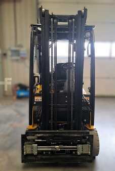 Chariots électriques à 4 roues 2018  Yale ERP15VT (8)