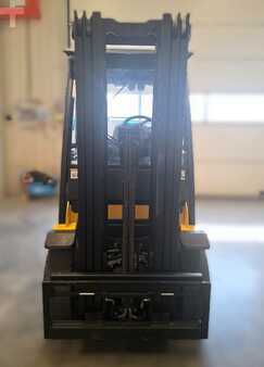 Dízel targoncák 2016  Yale GDP 25 VX (10)