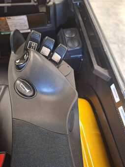 Dízel targoncák 2016  Yale GDP 25 VX (6)