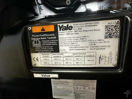 Elektryczne 4-kołowe 2020  Yale ERP30VL (14)