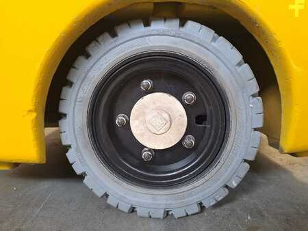 Chariots électriques à 4 roues 2017  Yale ERP 16 VT (10)