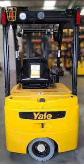 Chariots électriques à 4 roues 2017  Yale ERP 16 VT (5)