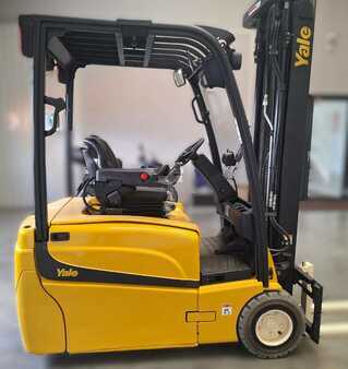 Chariots électriques à 4 roues 2017  Yale ERP 16 VT (6)