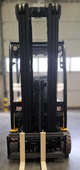 Chariots électriques à 4 roues 2017  Yale ERP 16 VT (7)