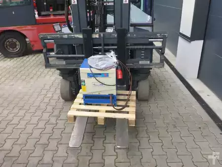 Chariots multidirectionnels 2021  Combilift CBE3000 (5)