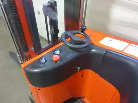 3-wiel elektrische heftrucks 2015  Linde E10 (3)