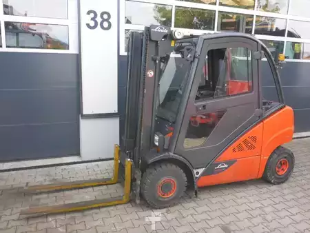 Empilhador diesel 2013  Linde H25 D (1)