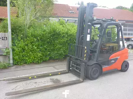 Empilhador diesel 2021  Linde H35 D (1)