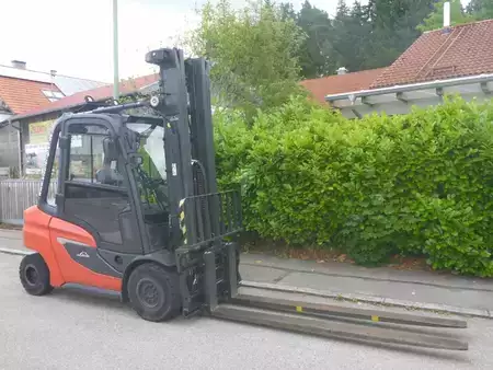 Empilhador diesel 2021  Linde H35 D (2)