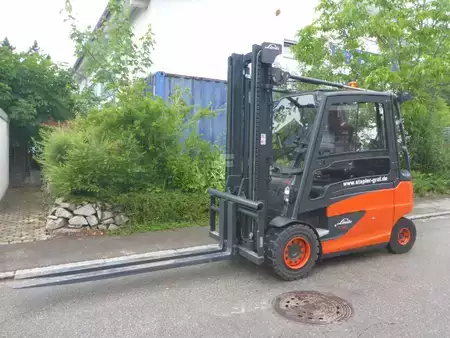 Eléctrico - 4 rodas 2013  Linde E40 /600 HL (1)