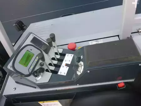 Čtyřcestný vysokozdvižný vozík 2012  Combilift CBE 3000 (3)