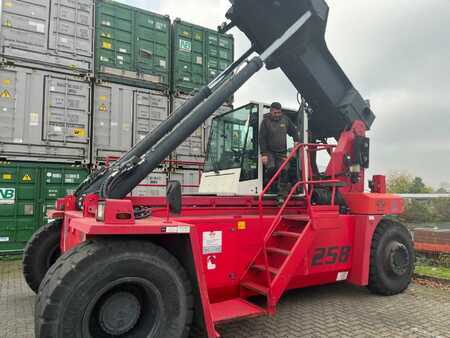 Reach stacker 2014  CVS Ferrari F258.6 (1)