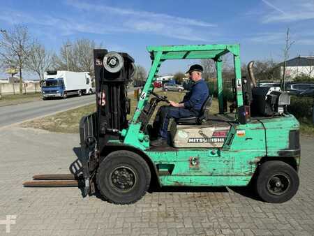 Diesel truck 1995  Mitsubishi FD45 (1)